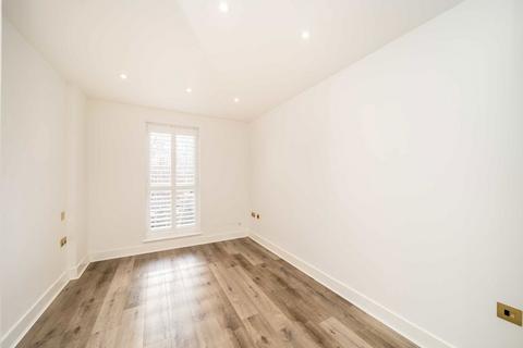 1 bedroom flat for sale, Bromyard Avenue, London W3