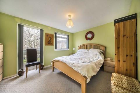 1 bedroom flat for sale, Harrowdene Gardens, Teddington TW11