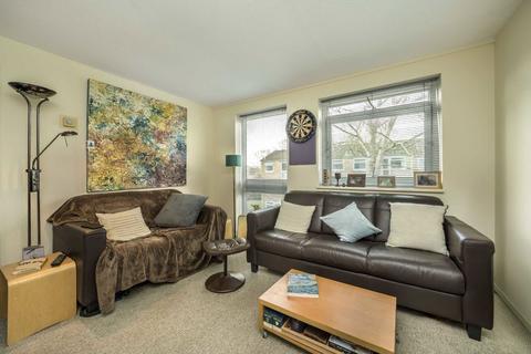 1 bedroom flat for sale, Harrowdene Gardens, Teddington TW11