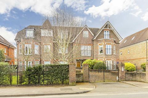 2 bedroom flat for sale, Oatlands Chase, Weybridge KT13