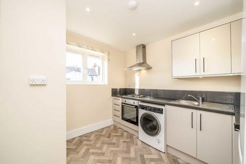 2 bedroom flat for sale, Winchester Street, London W3