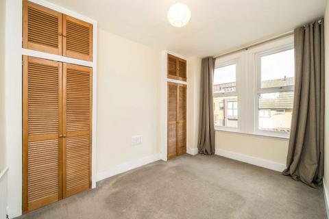 2 bedroom flat for sale, Winchester Street, London W3