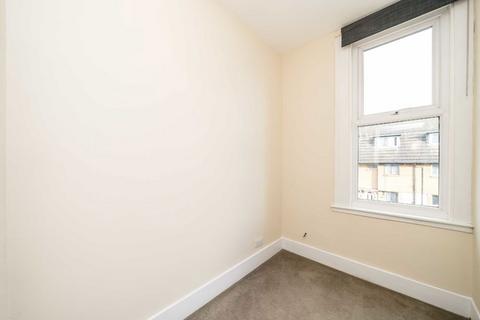 2 bedroom flat for sale, Winchester Street, London W3