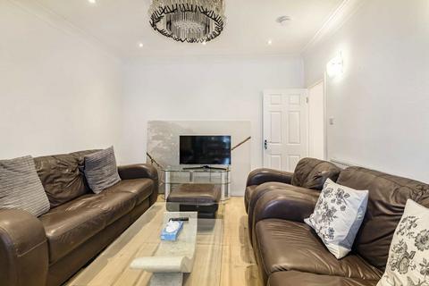 4 bedroom house to rent, Lionel Road North, Brentford TW8