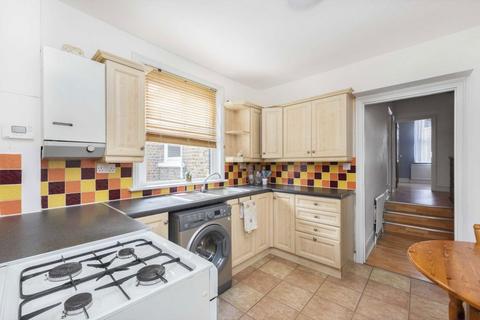 2 bedroom flat to rent, Church Road, London W7