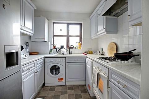 2 bedroom flat to rent, Woodside Lane, London N12