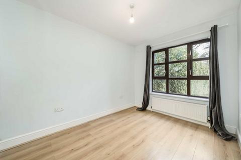 2 bedroom flat to rent, Woodside Lane, London N12