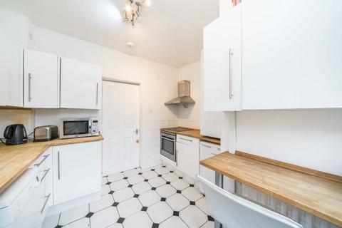 4 bedroom house to rent, Trentham Street, London SW18