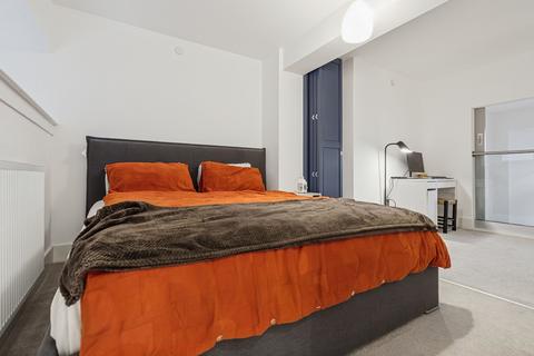 Flat 2, 26 Viewforth, Edinburgh, EH10 4FF