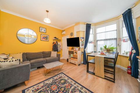 2 bedroom flat for sale, Fonthill Road, London N4