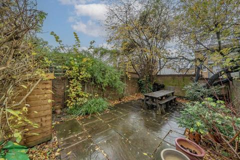 3 bedroom flat for sale, Hanley Road, London N4