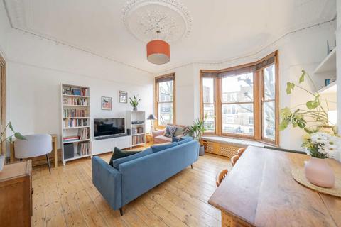 3 bedroom flat for sale, Hanley Road, London N4