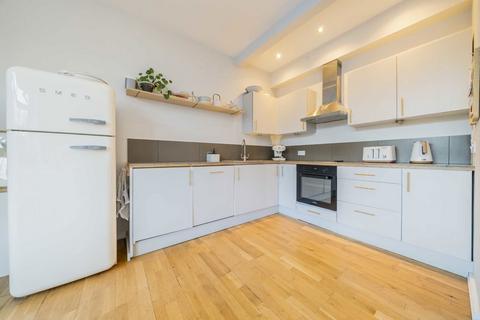 1 bedroom flat for sale, Middle Lane, London N8