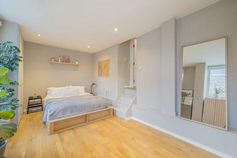 1 bedroom flat for sale, Middle Lane, London N8