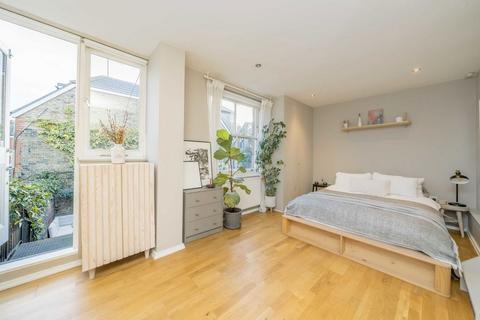 First Floor Flat, 30a Middle Lane, London, N8 8PL