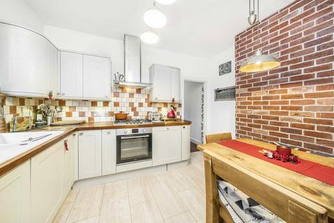 2 bedroom flat for sale, Godstone Road, Twickenham TW1