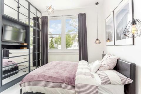 1 bedroom flat for sale, Leamington Park, London W3