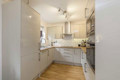 2 bedroom flat for sale, Cotton Avenue, London W3