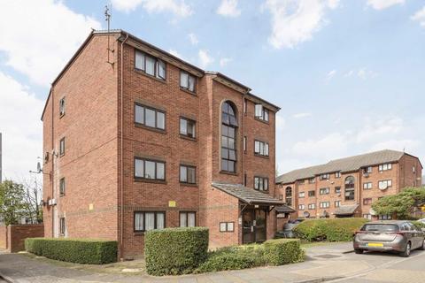 2 bedroom flat for sale, Cotton Avenue, London W3