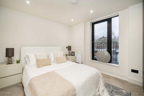 2 bedroom flat for sale, Grafton Road, London W3