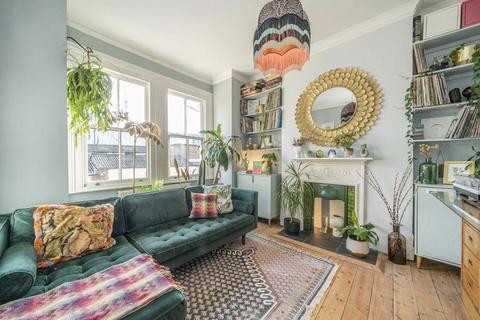 3 bedroom maisonette for sale, Parkhouse Street, London SE5