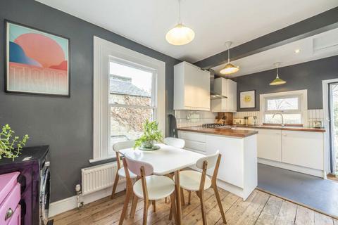 3 bedroom maisonette for sale, Parkhouse Street, London SE5