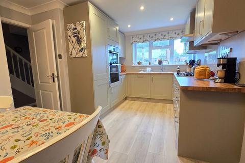 5 bedroom end of terrace house for sale, Longcroft Road, Newbury RG20