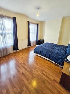 4 bedroom terraced house for sale, Green Lane, Ilford IG3