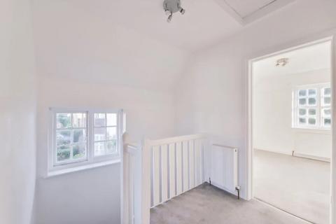 3 bedroom cottage to rent, Asmuns Hill, London NW11