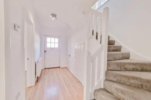 3 bedroom cottage to rent, Asmuns Hill, London NW11