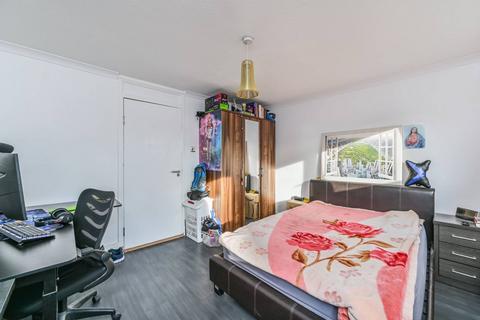 3 bedroom maisonette for sale, Chatham Street, Elephant and Castle, London, SE17