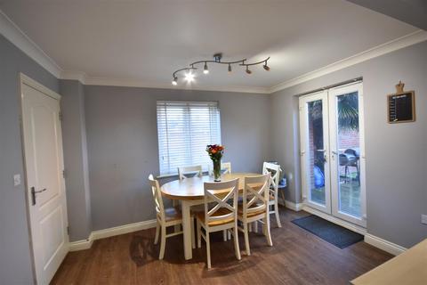 5 bedroom detached house for sale, Massey Court, Newark