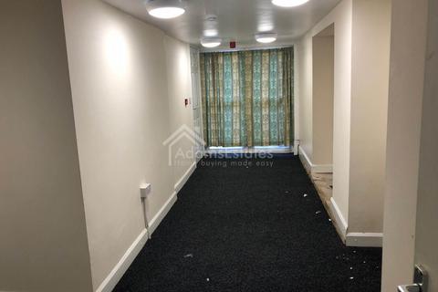 Property to rent, Market Street, Heckmondwike