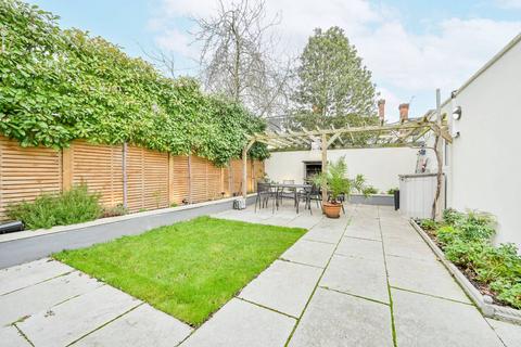 undefined, First Avenue, East Acton, London, W3