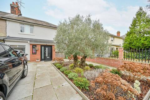undefined, First Avenue, East Acton, London, W3