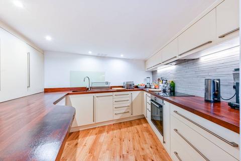 36 Thornhill Road, London, N1 1HW
