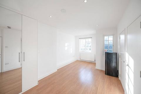 Studio to rent, Market Place, Hampstead Garden Suburb, London, NW11