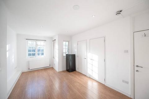 1 bedroom flat to rent, Market Place, Hampstead Garden Suburb, London, NW11