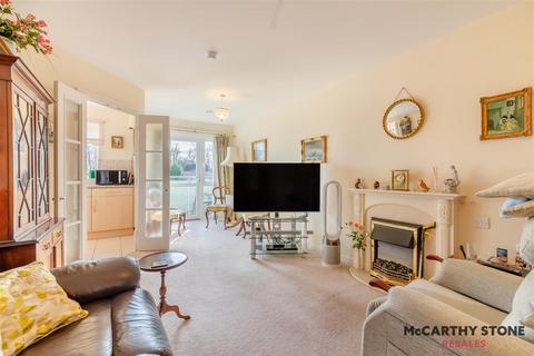 1 bedroom apartment for sale, Benedict Court, Western Avenue, Newbury, Berkshire, RG14 1AR