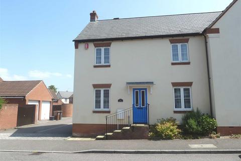 3 bedroom terraced house to rent, Hawks Drive