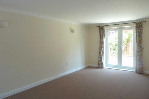 3 bedroom terraced house to rent, Hawks Drive