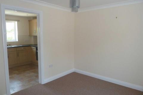 3 bedroom terraced house to rent, Hawks Drive