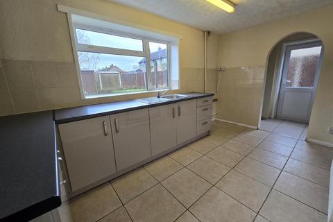 2 bedroom end of terrace house to rent, Ely Close, Kidderminster DY11