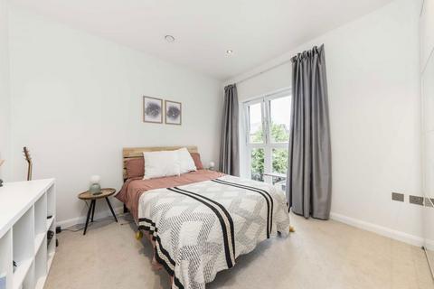 2 bedroom flat to rent, Goldhawk Road, London W12