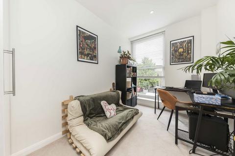 2 bedroom flat to rent, Goldhawk Road, London W12