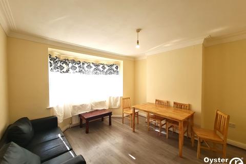 2 bedroom flat to rent, Bishop Ken Road, Harrow, HA3