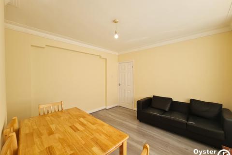 2 bedroom flat to rent, Bishop Ken Road, Harrow, HA3