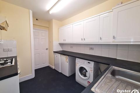 2 bedroom flat to rent, Bishop Ken Road, Harrow, HA3