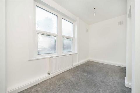 2 bedroom flat for sale, Hayes Lane, Bromley BR2