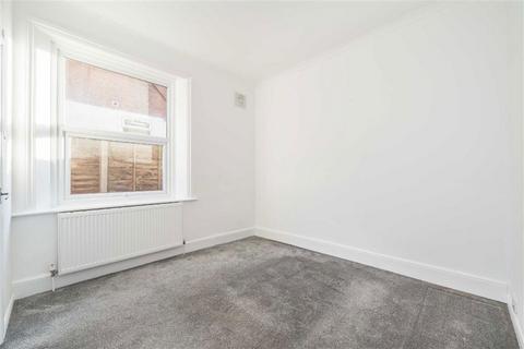 2 bedroom flat for sale, Hayes Lane, Bromley BR2